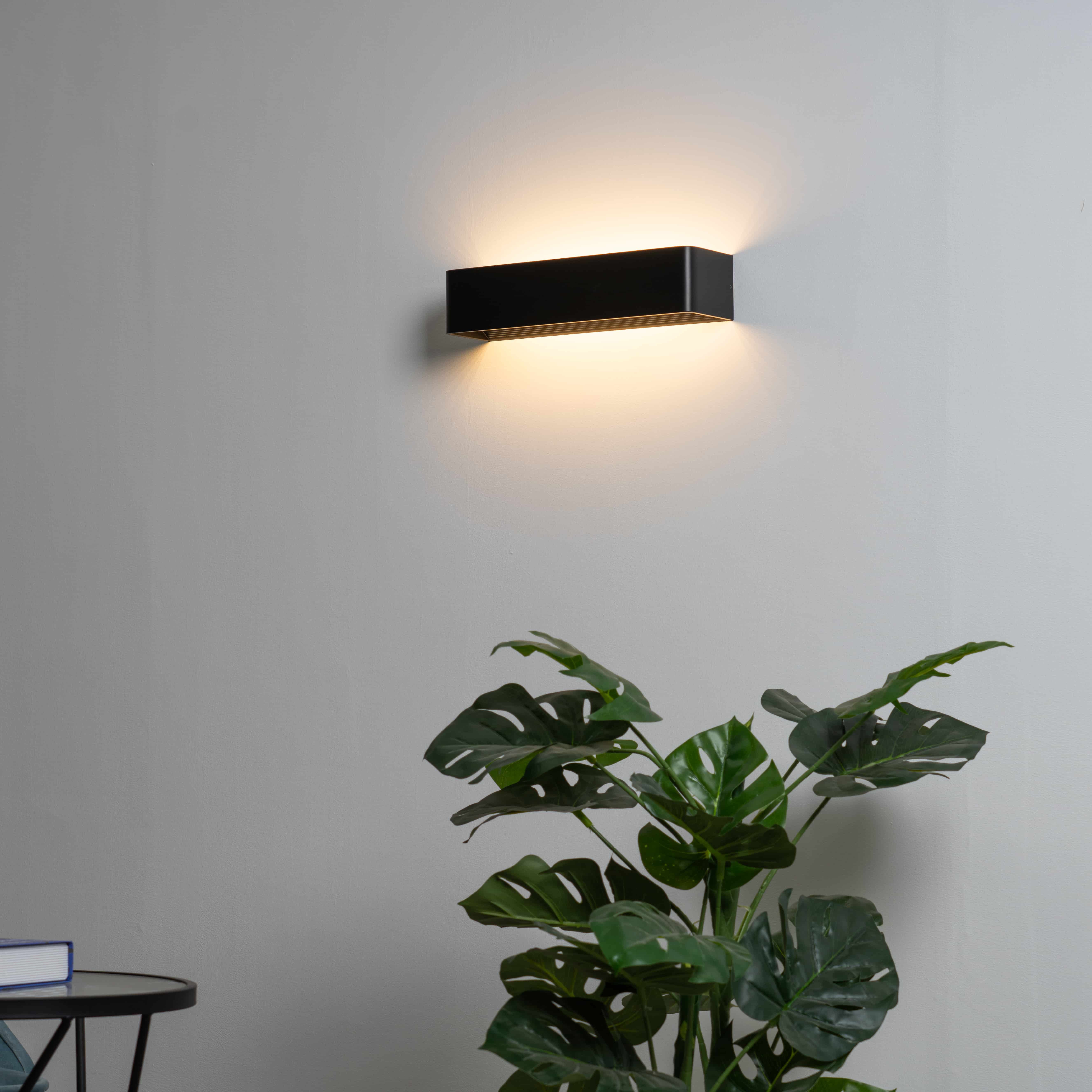 Sleek black LED wall light Quadra KosiLight.uk